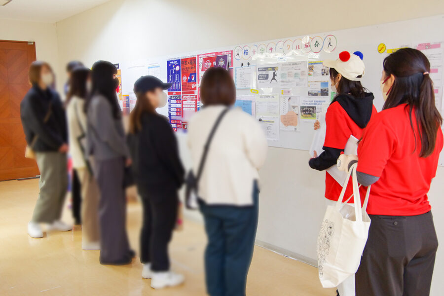 事務局の掲示板